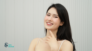 Bọc răng sứ có đau không? Chia sẻ từ chuyên gia nha khoa 3 Khách hàng bọc răng sứ tại Win Dental